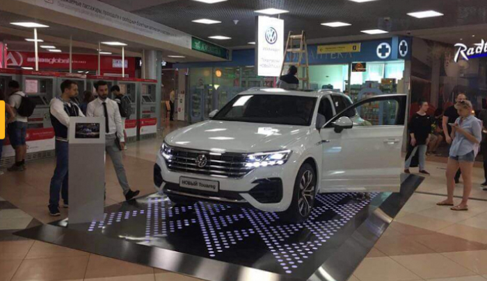 подиум для автомобиля подиум для автомобиля